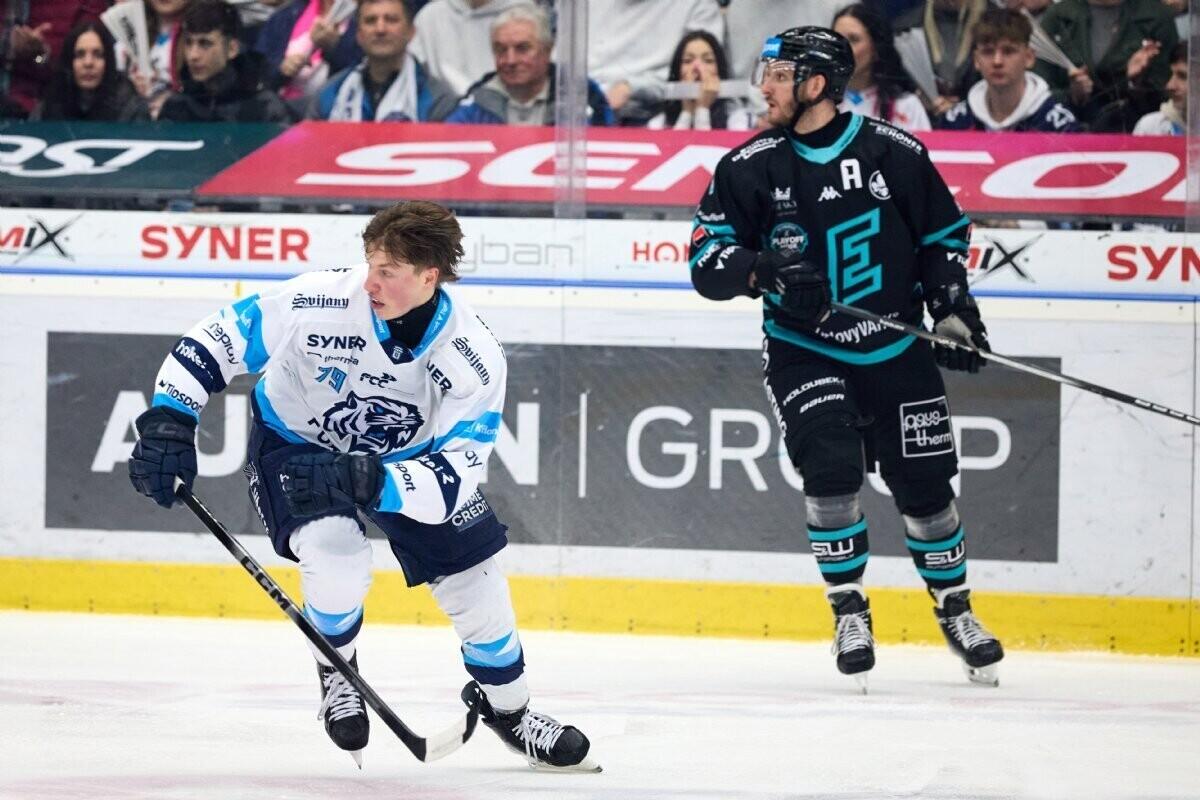 Tomáš Galvas během vypjatého střetnutí s Energií, foto: www.hcbilitygri.cz